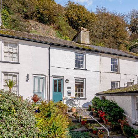 The front of Tegfan holiday cottage with blue door in Aberdyfi