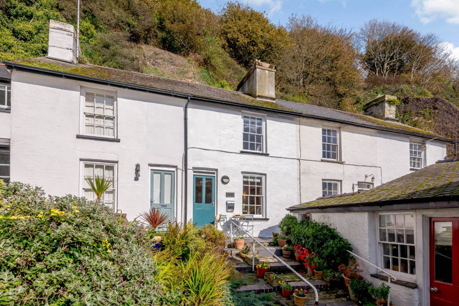 The front of Tegfan holiday cottage with blue door in Aberdyfi